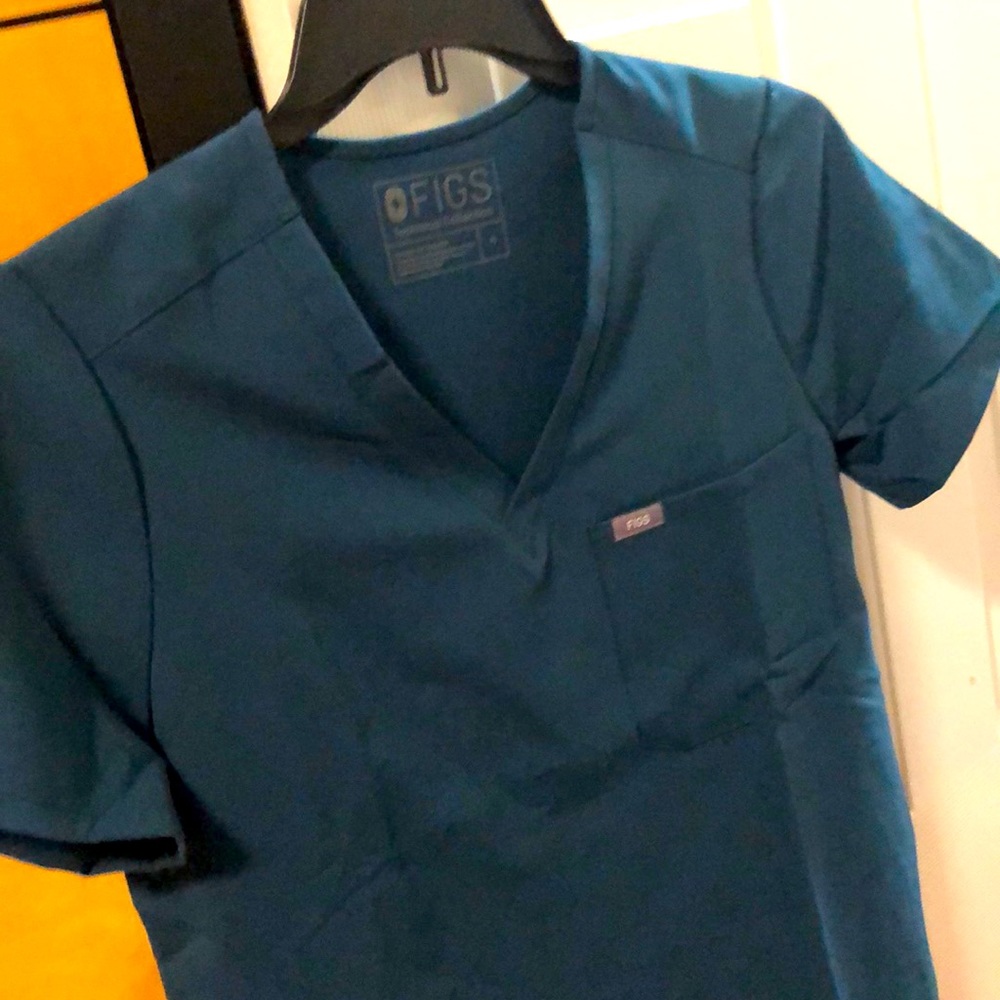 Figs Scrub Top in Caribbean Blue